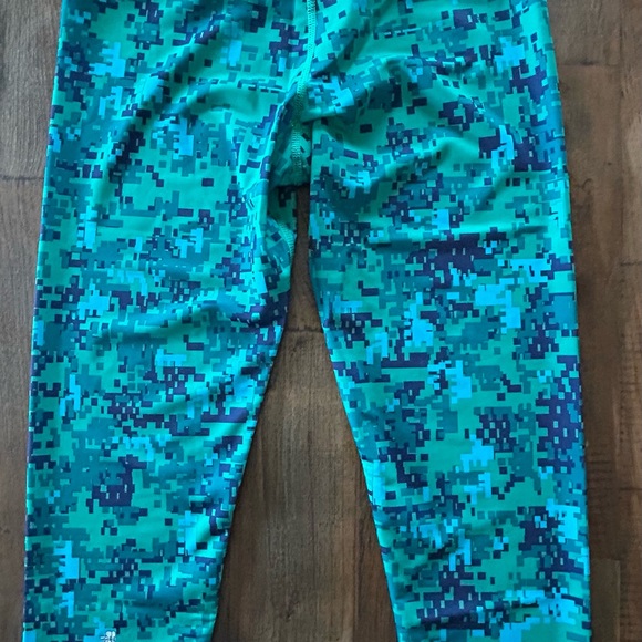 INKnBURN Vintage Blue and Turquoise Pixel Print Cropped Leggings - Picture 3 of 5